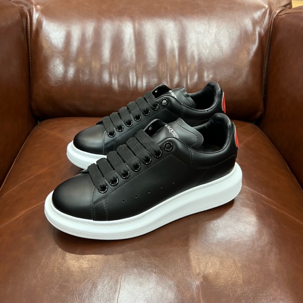 95新 Alexander McQueen/亚历山大·麦昆 纯黑爱心尾板鞋 37码无盒