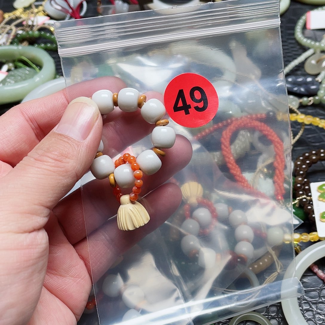 未镶嵌手链和田玉往***.