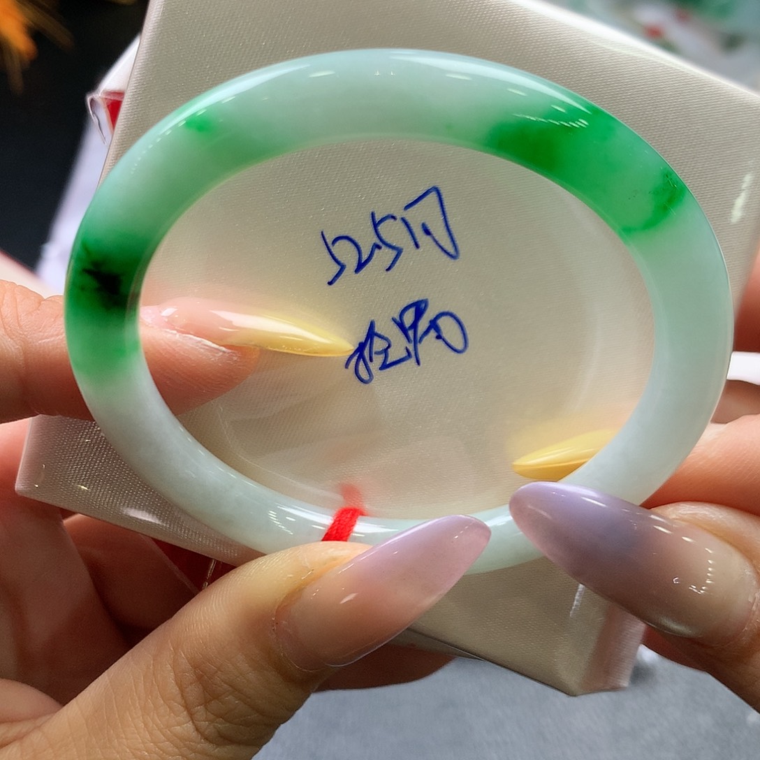 翡翠未镶嵌手镯52.5圆大漏捡漏
