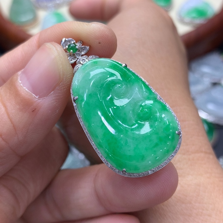 翡翠吊坠(不含链)18K金镶嵌