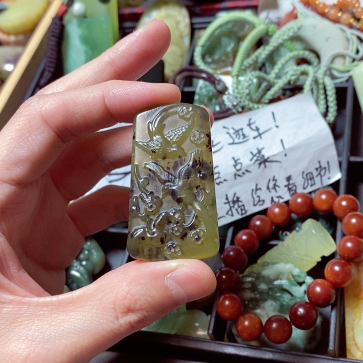 蛇纹石玉颈饰未镶嵌