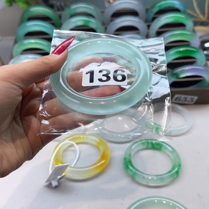 玉旺***糖时尚飘花手镯136