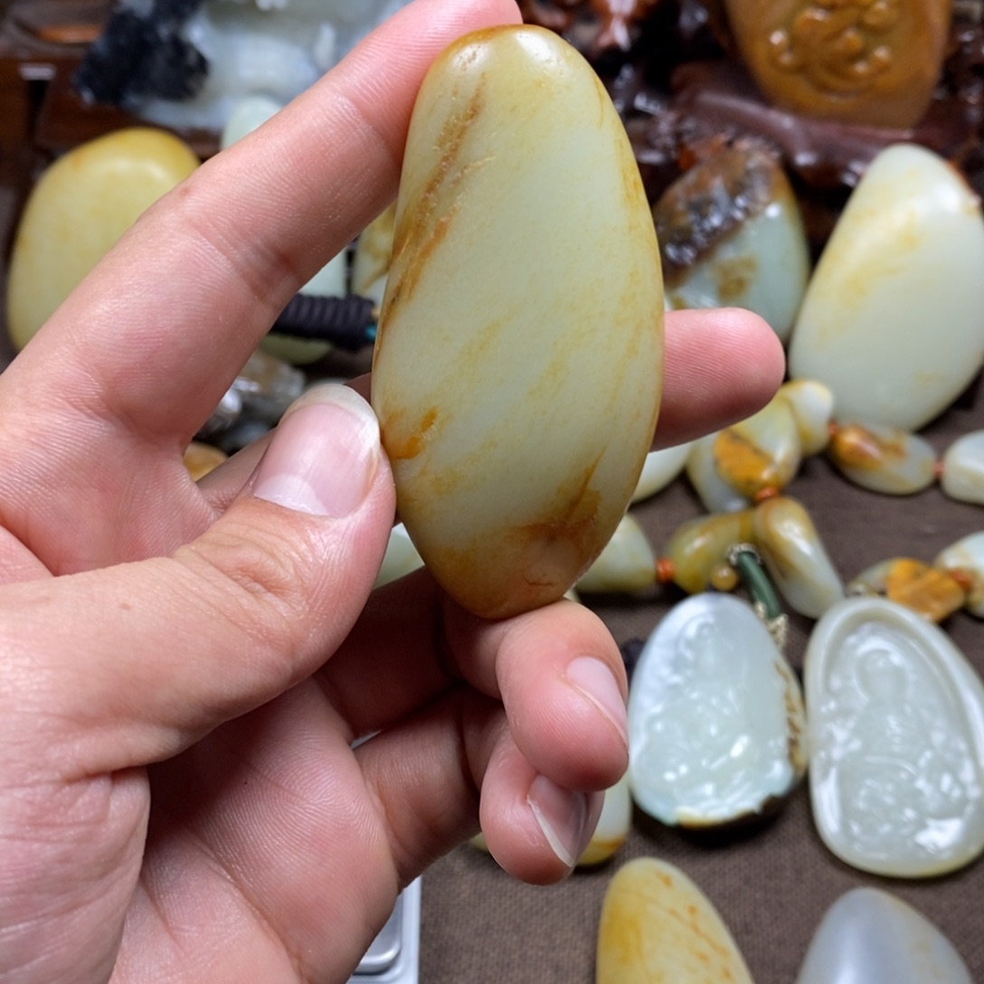 和田玉未镶嵌把件