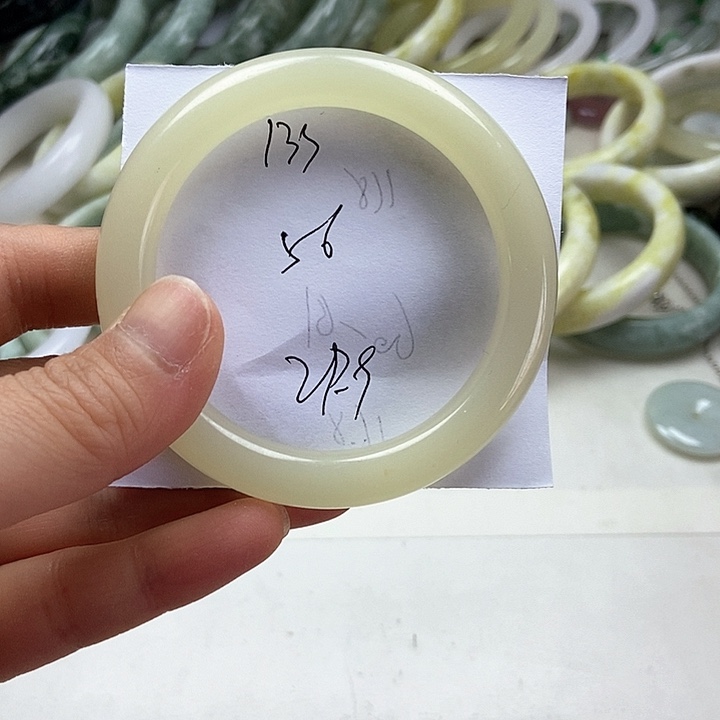石英质玉手镯未镶嵌