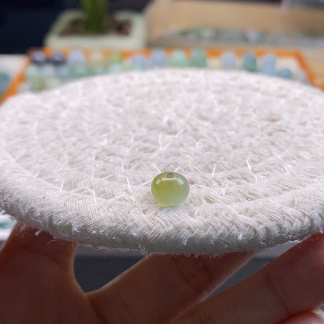 翡翠散珠天然翡翠冰黄7.6×6