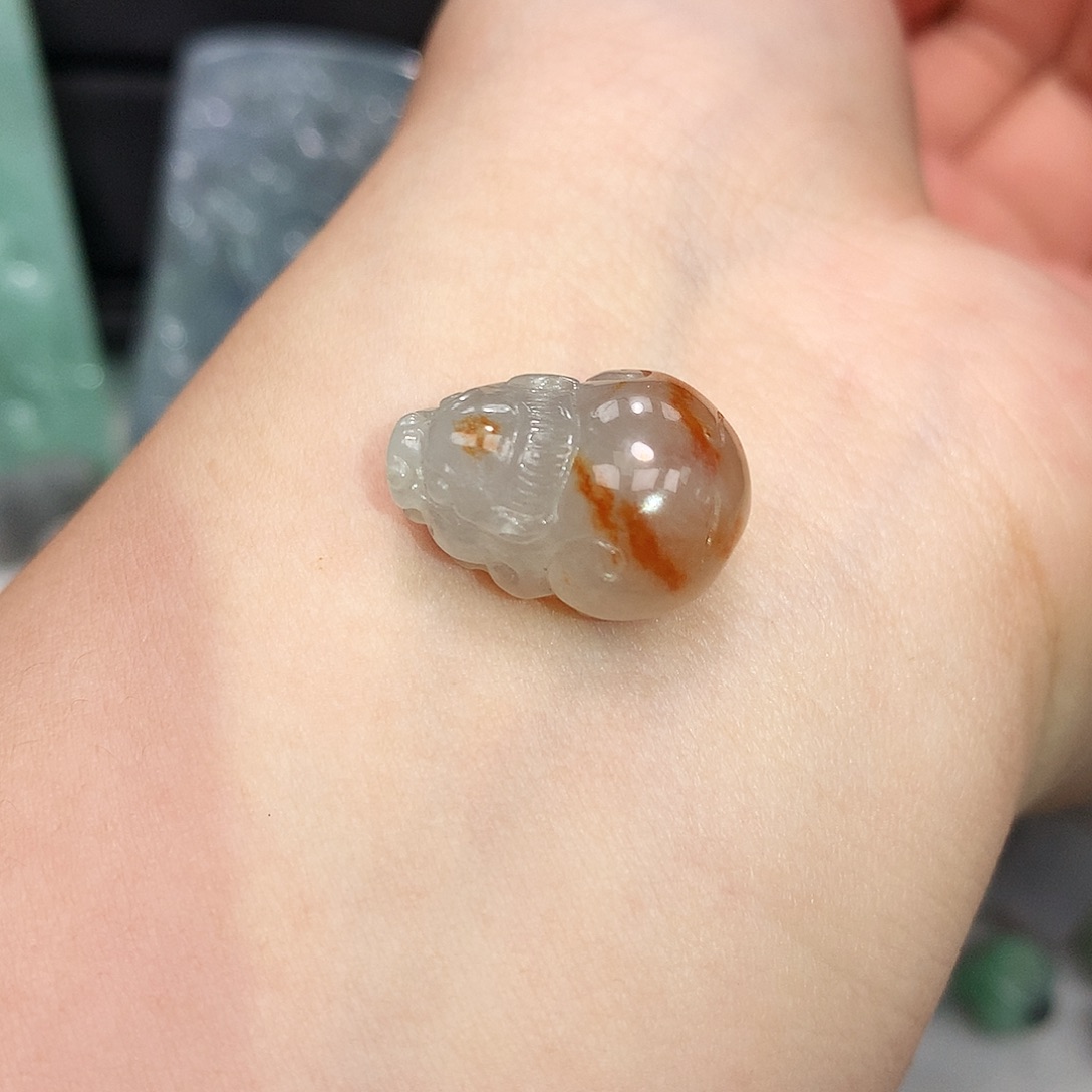 翡翠未镶嵌颈饰貔貅