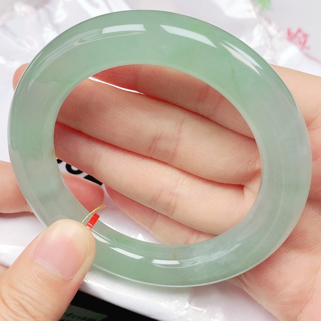 翡翠手镯未镶嵌抖音832