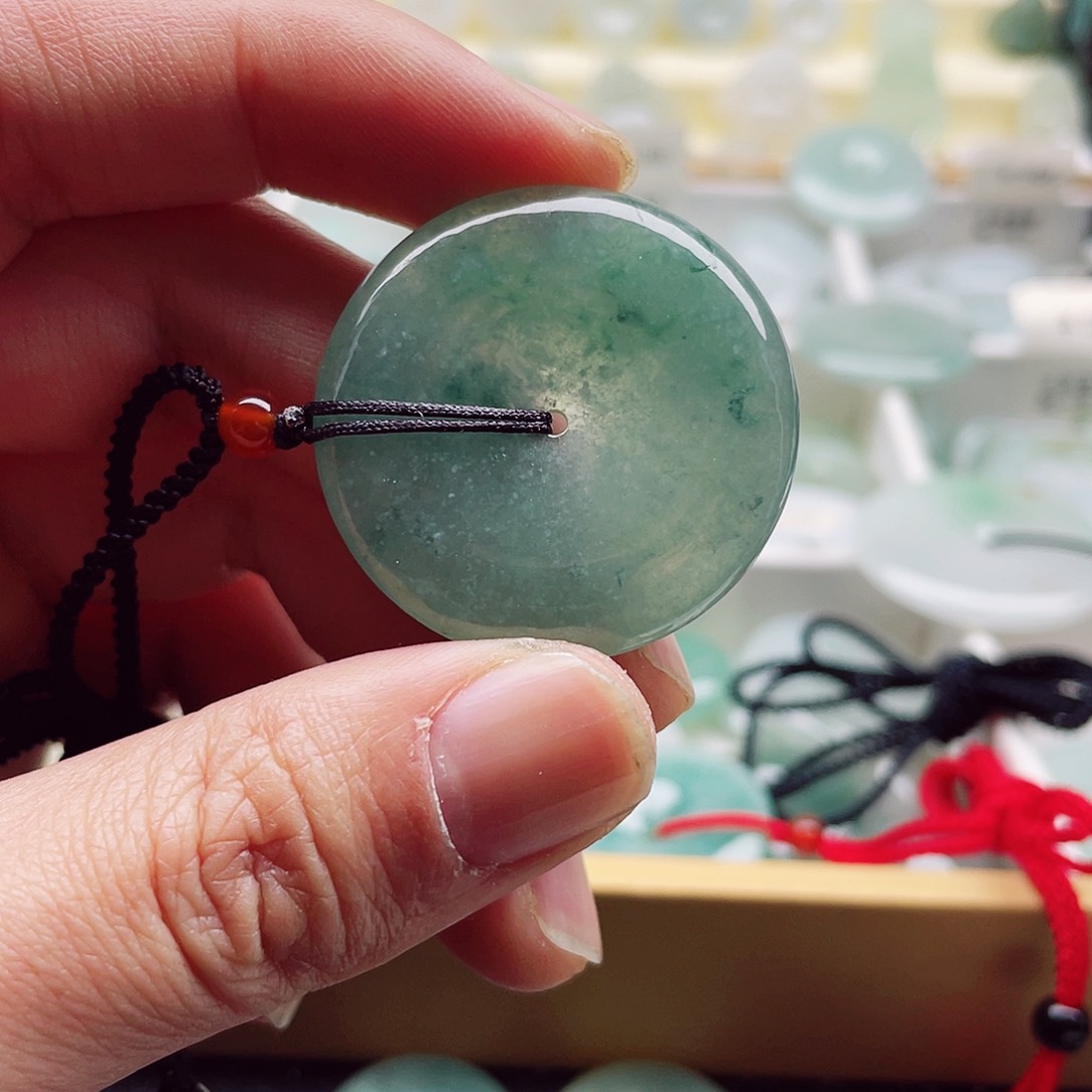 翡翠颈饰未镶嵌天然翡翠