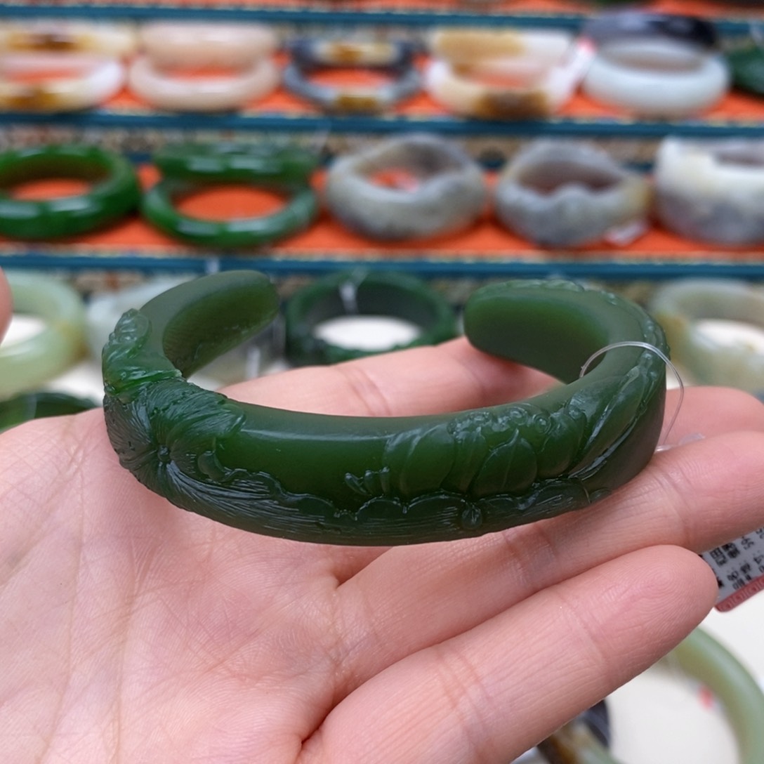 和田玉手镯粉绿开口59-65定制未镶嵌