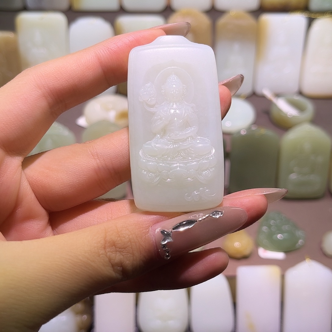 细***败和田玉未镶嵌颈饰