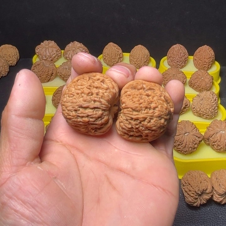 四***i文玩核桃把件凹底拉丝球疆39尺9