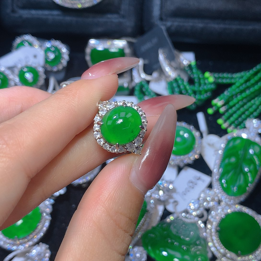 翡翠颈饰银S925镶嵌翡翠