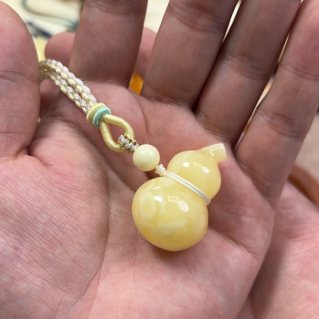 蜜蜡裸石未镶嵌葫芦