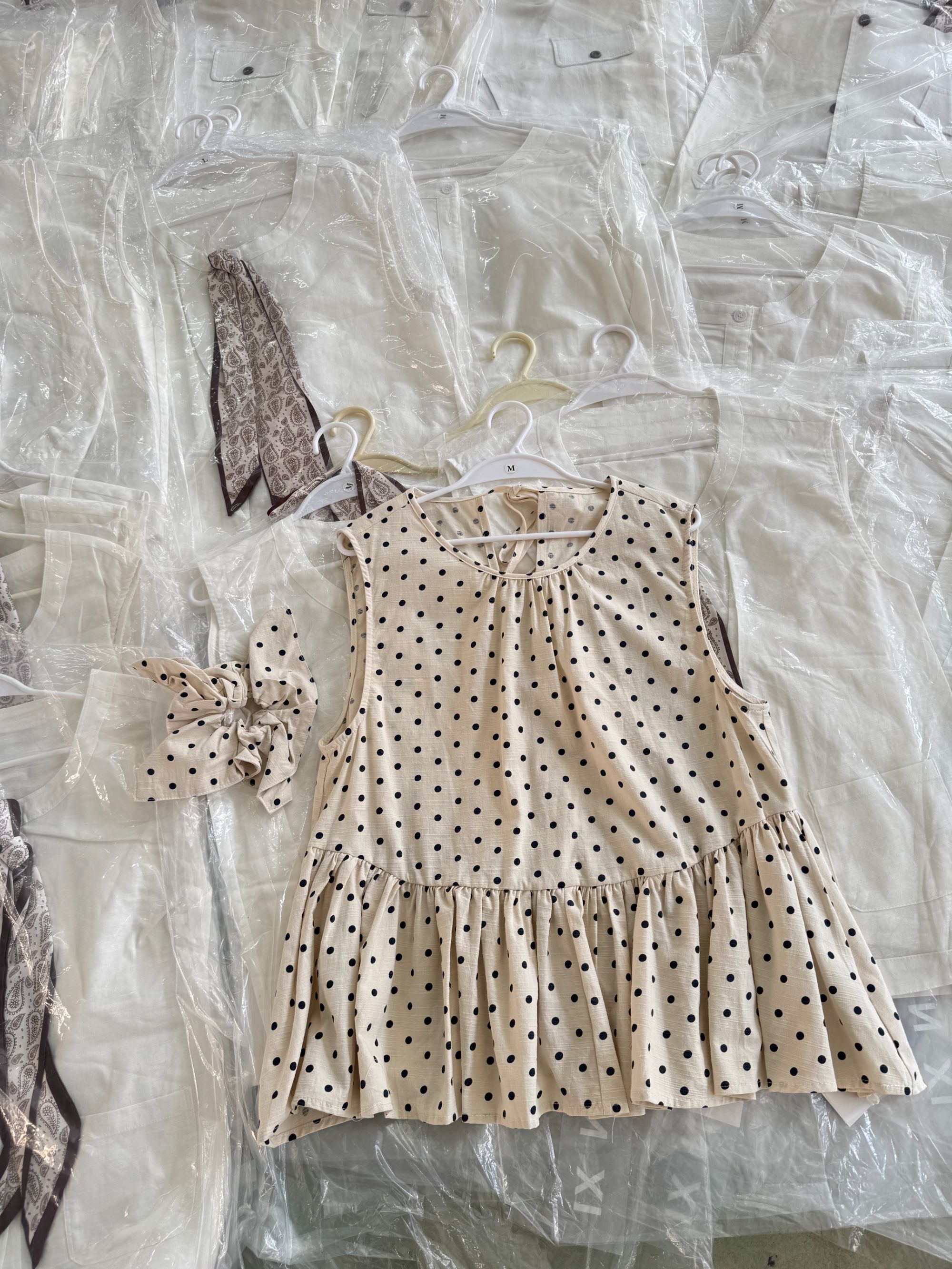 小孟~新款森系点点无袖上衣15197