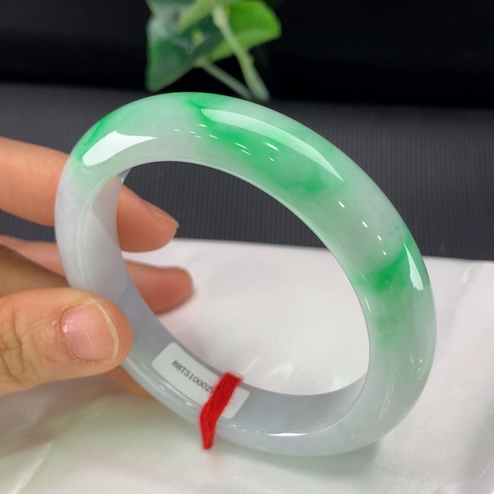 翡翠未镶嵌手镯正圈56