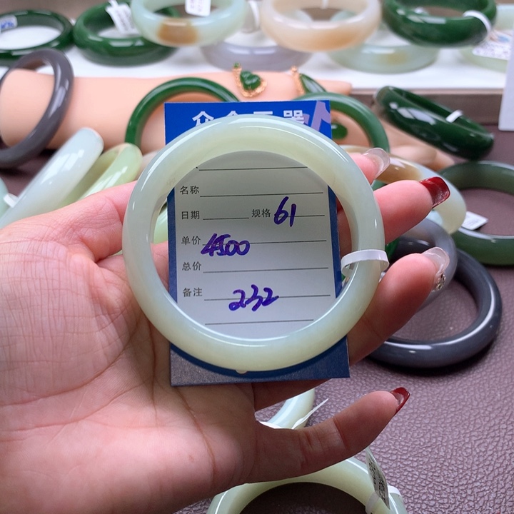 和田玉手镯未镶嵌木*