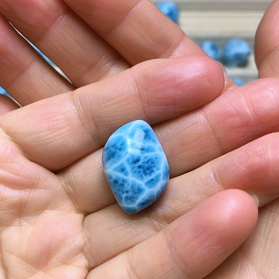针钠钙石（海纹石）未镶嵌颈饰