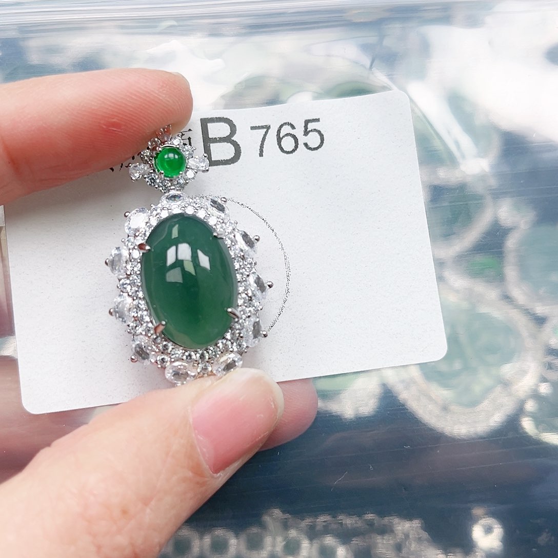 翡翠颈饰未镶嵌翡翠765