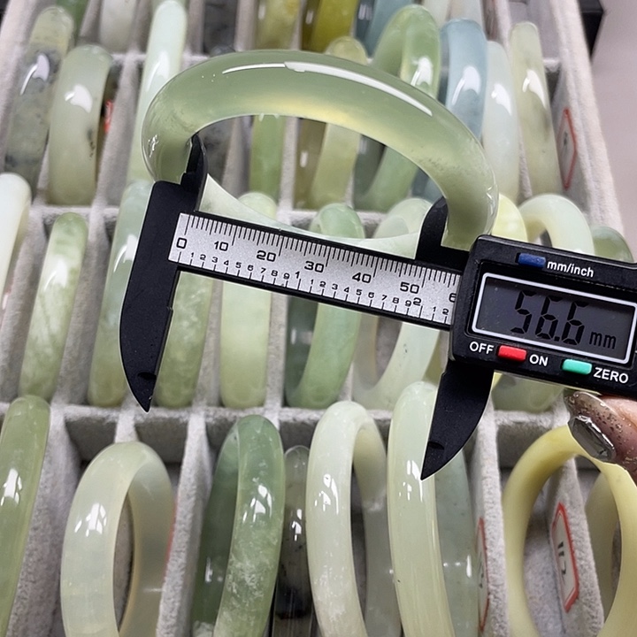 蛇纹石玉未镶嵌手镯81