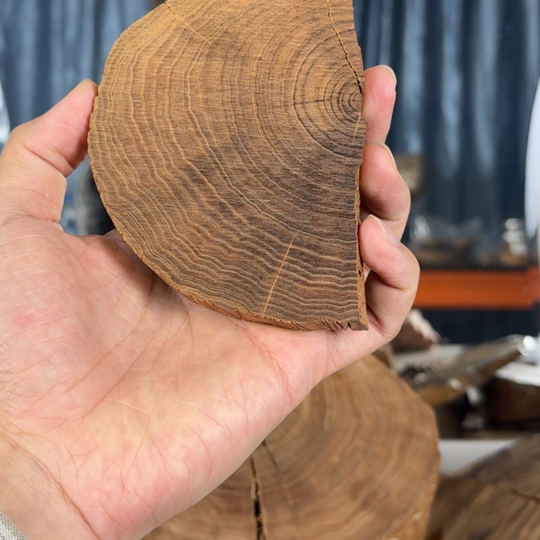 人****其他檀香木王系列十三号料“飞龙在天”原木片104g