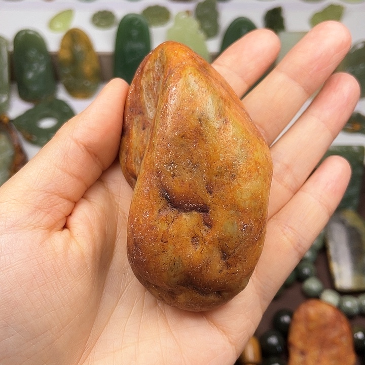 岫岩河磨玉（透闪石质玉）颈饰未镶嵌