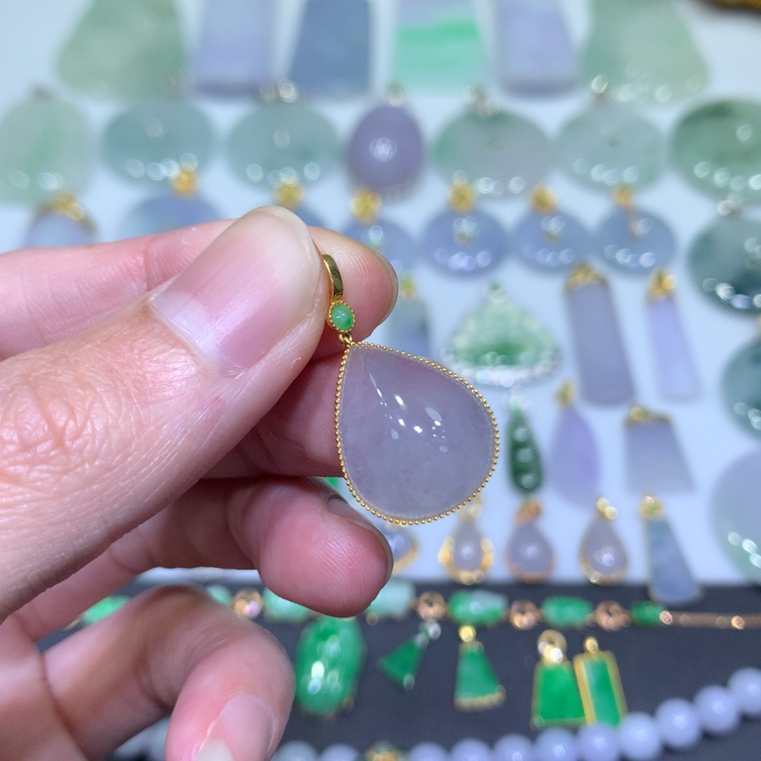 翡翠吊坠(不含链)18K金镶嵌