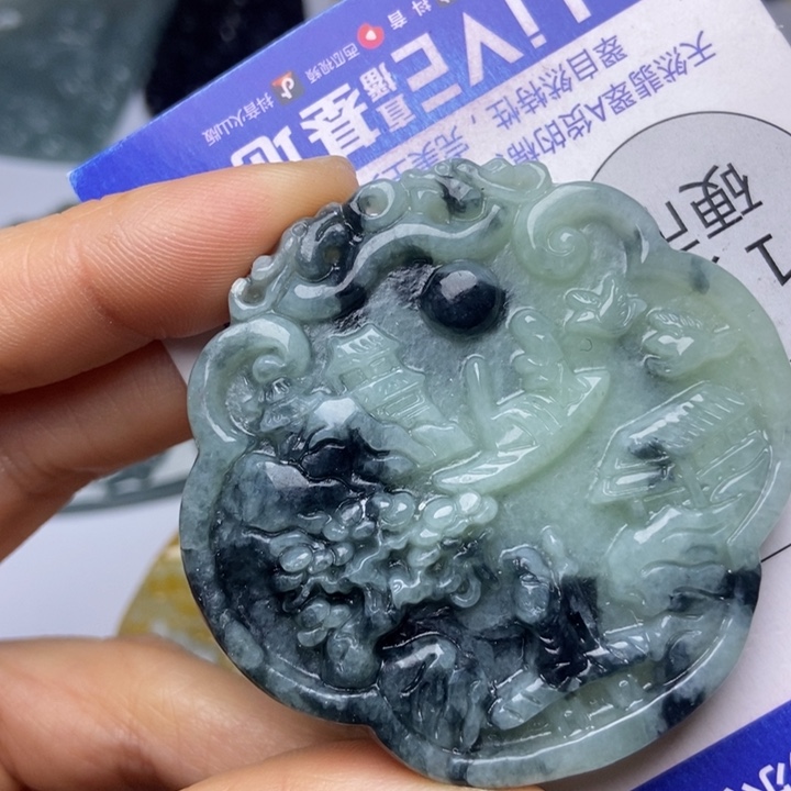 翡翠颈饰未镶嵌翡翠