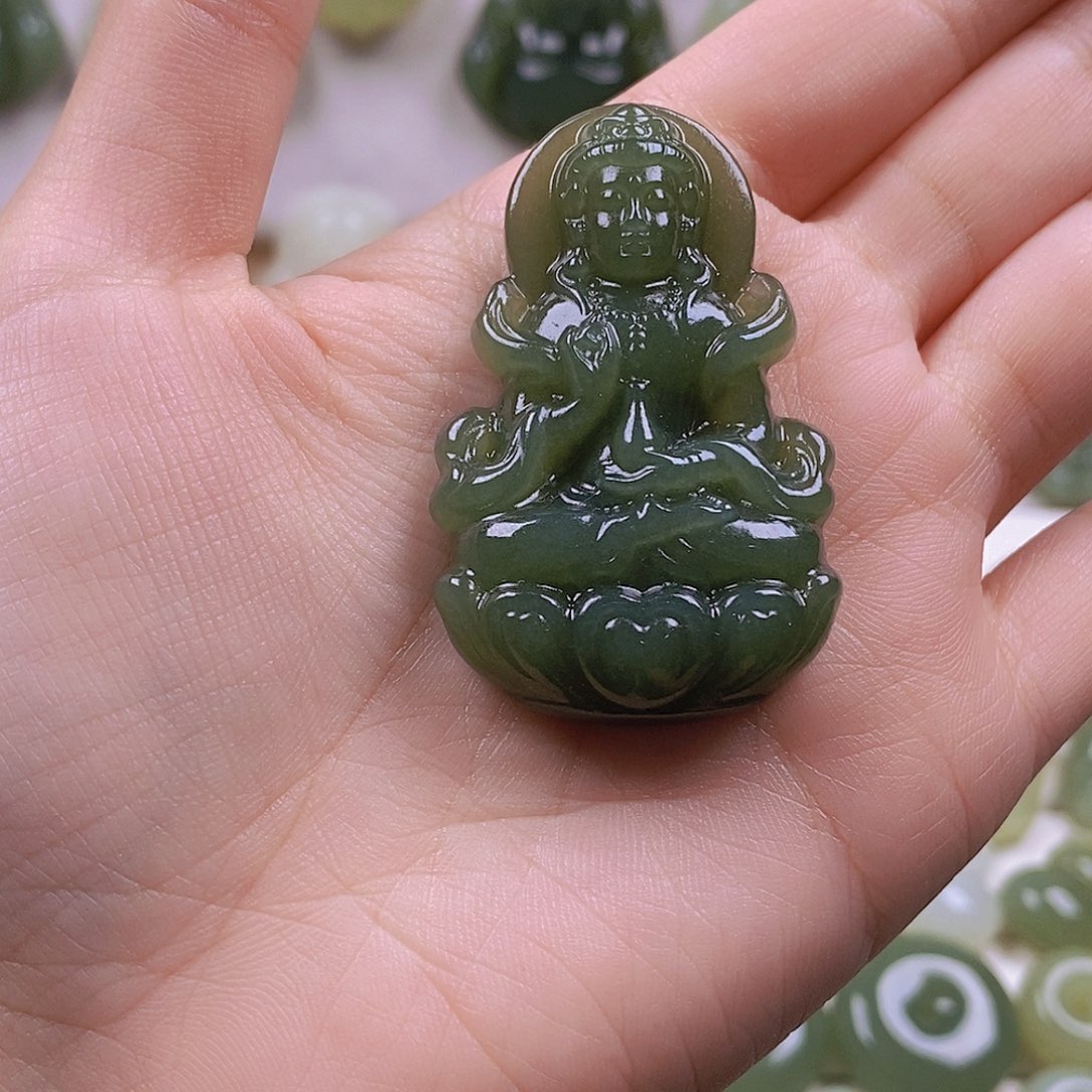 旺***仔和田玉未镶嵌颈饰