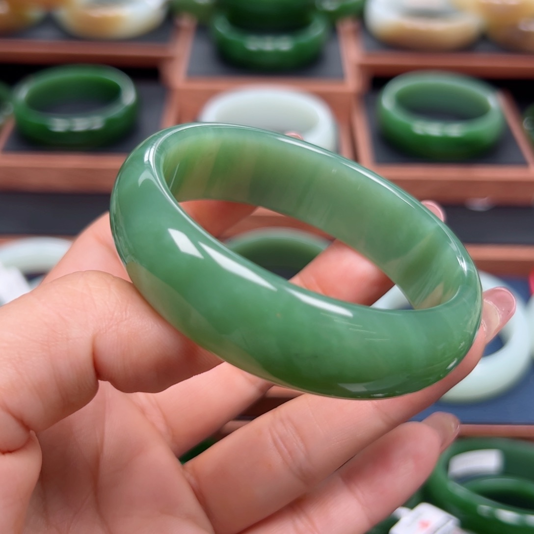 未镶嵌手镯和田玉（碧玉）