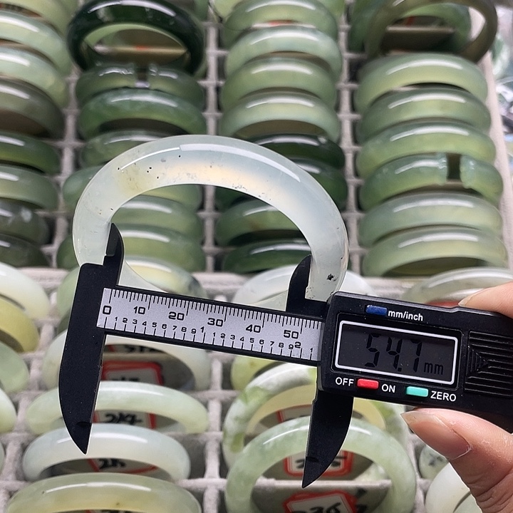 蛇纹石玉未镶嵌手镯227