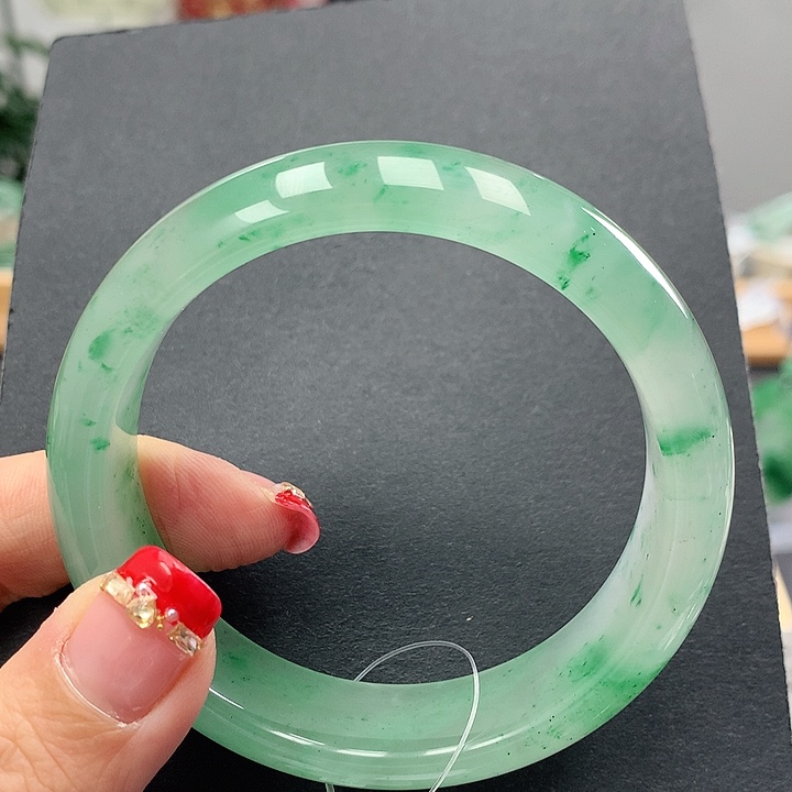 石英质玉手镯未镶嵌人****此