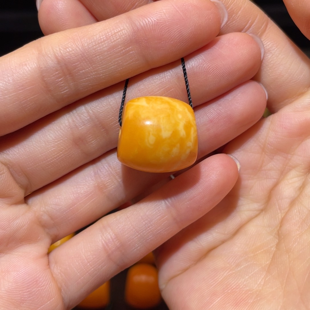 【闪购商品】琥珀裸石未镶嵌马蹄