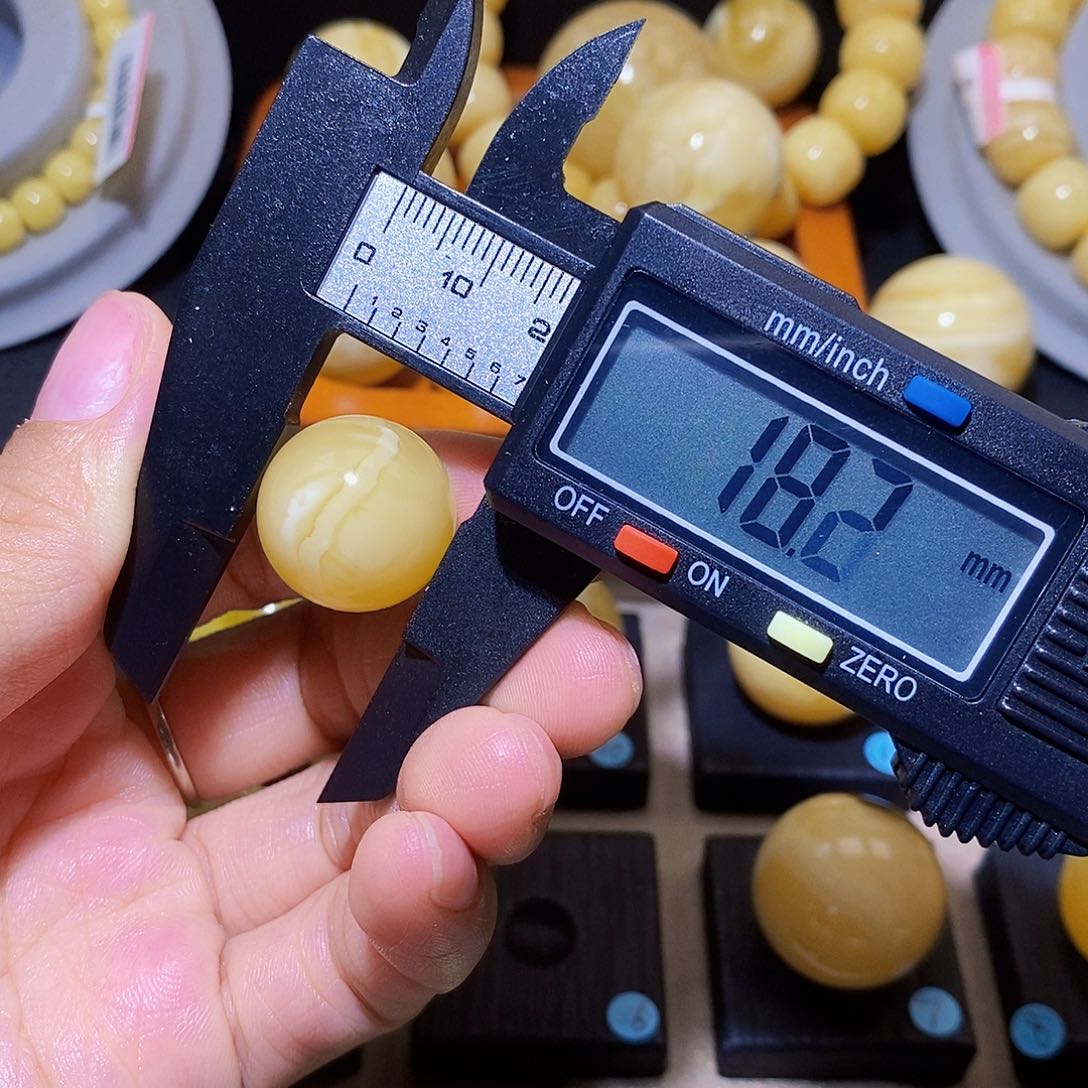 未镶嵌琥珀珠宝奇石
