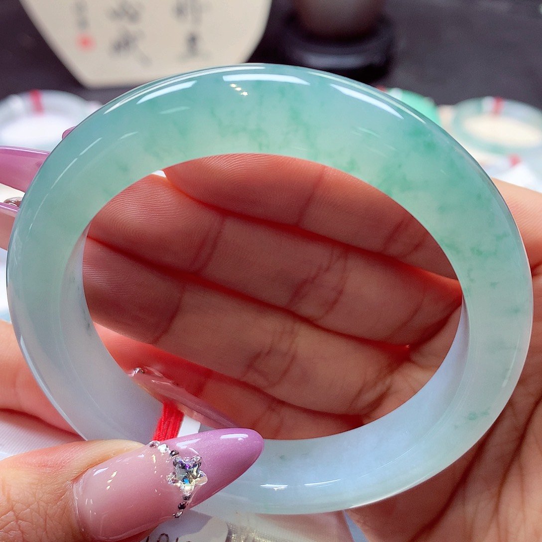 翡翠手镯未镶嵌泥鳅背54号66