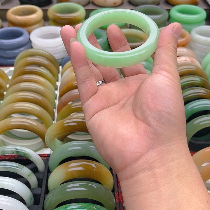 未镶嵌手镯（圆镯）石英质玉