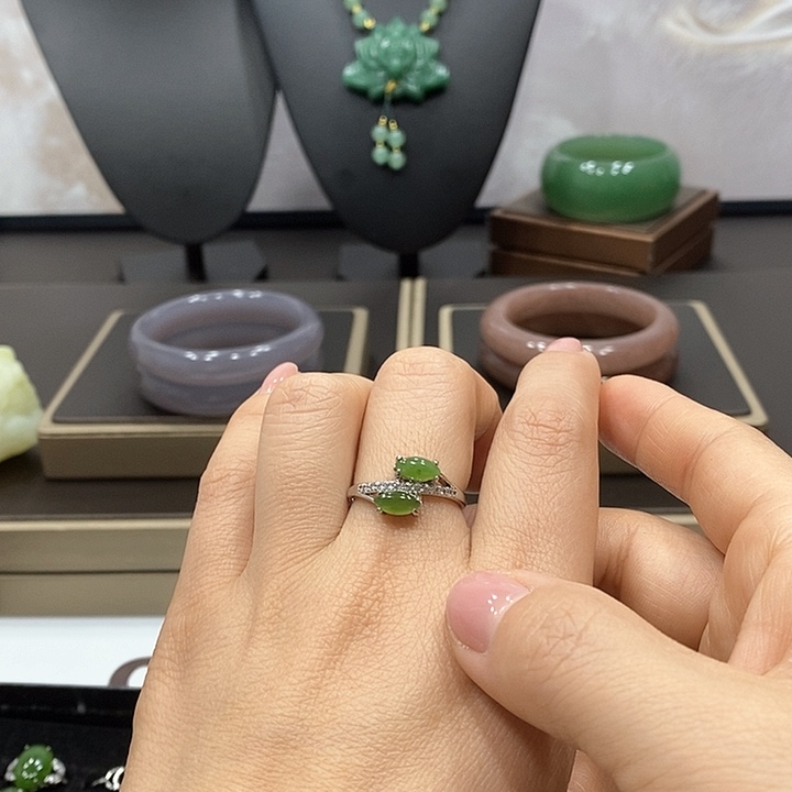 东陵石手镯未镶嵌