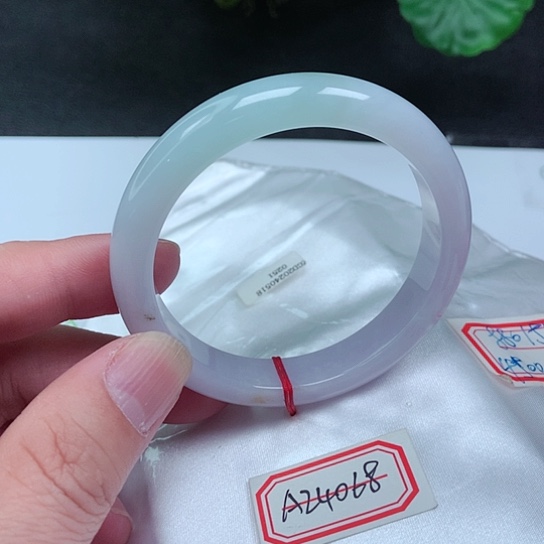 翡翠手镯未镶嵌圈口56