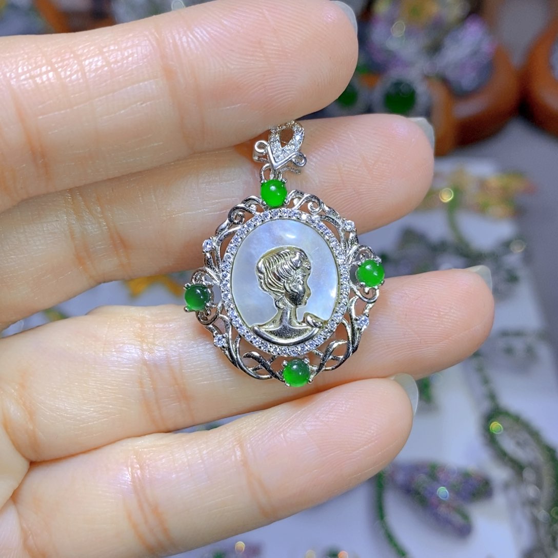 翡翠颈饰银S925镶嵌天然翡翠