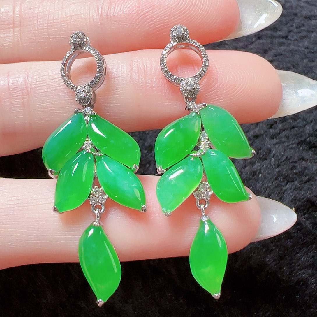 翡翠耳饰18K金镶嵌签收后24小时鉴赏期，过时不退