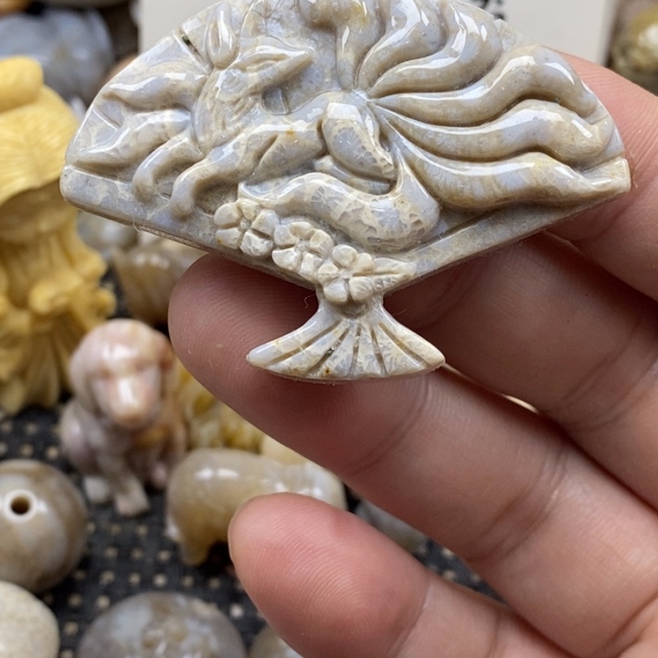 硅化珊瑚（珊瑚玉）未镶嵌颈饰