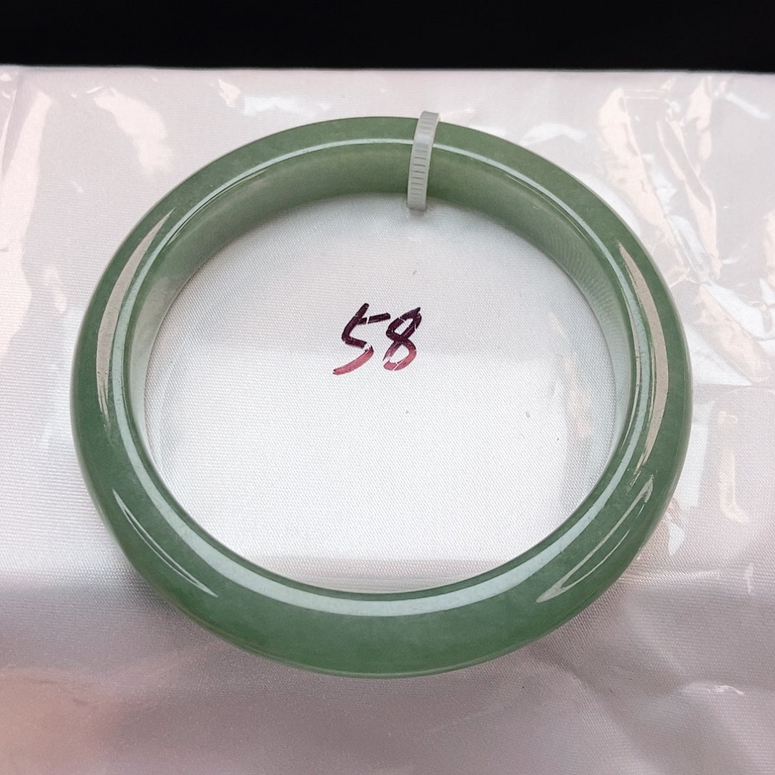 翡翠手镯未镶嵌湖水绿色货泥鳅背