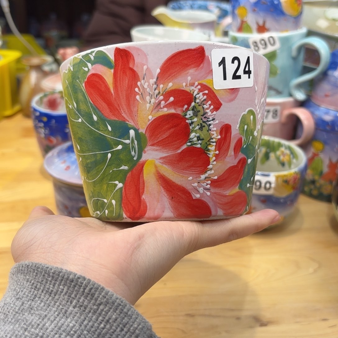 瓷片兔兔。兔兔好帅的