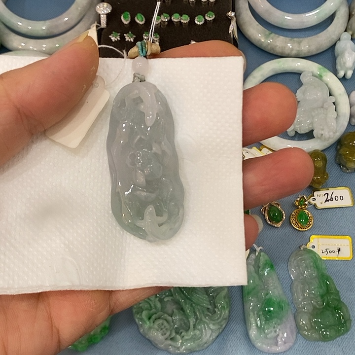 翡翠未镶嵌吊坠(不含链)