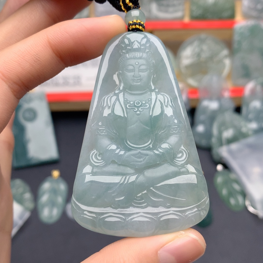 翡翠未镶嵌颈饰观音