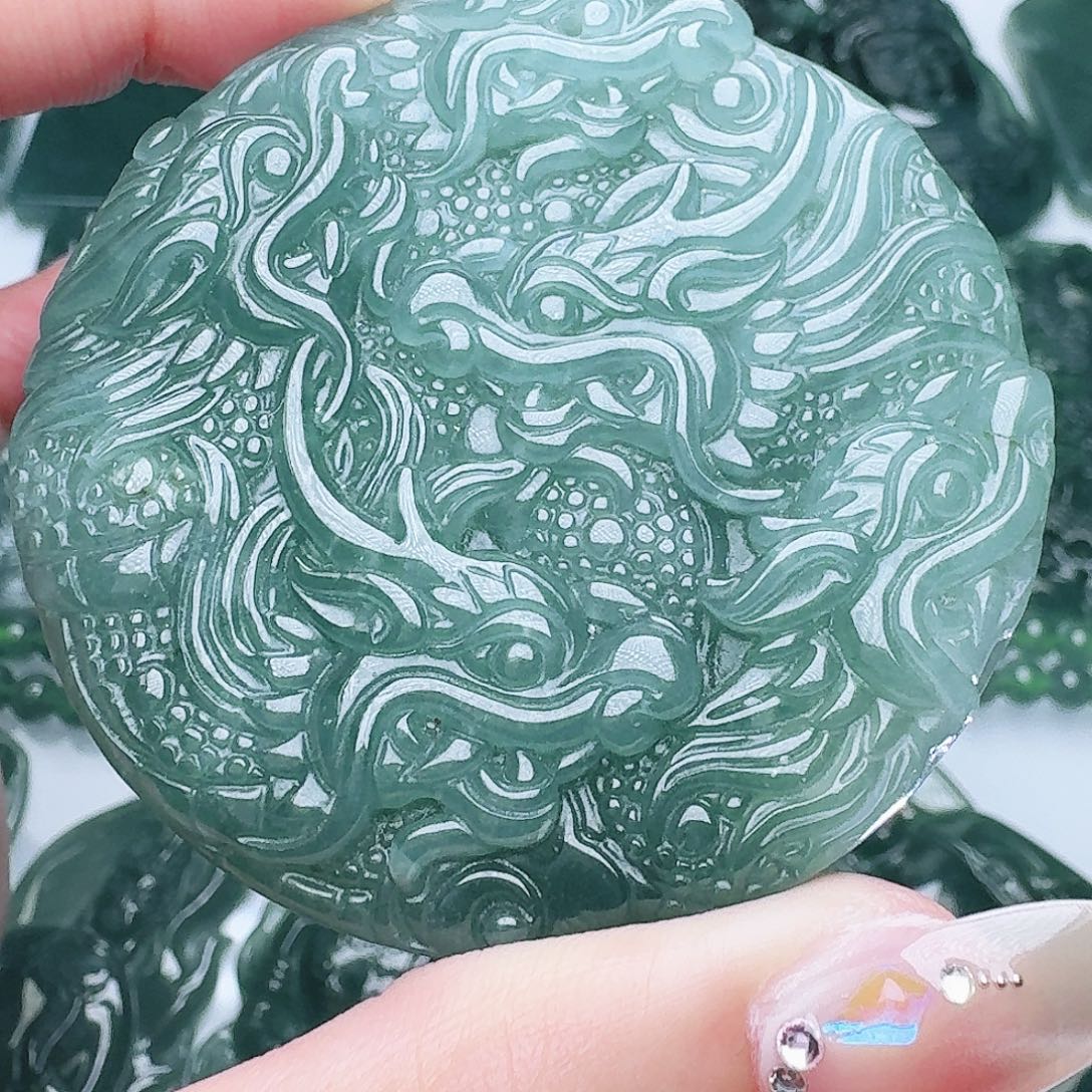 翡翠未镶嵌颈饰天然的A货翡翠多样性发其一 