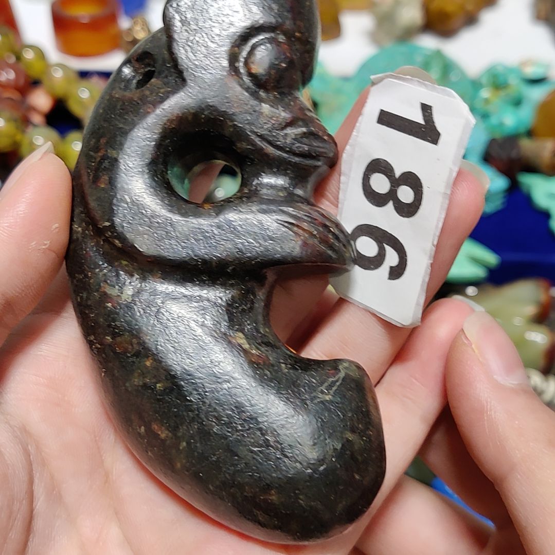 透闪石质玉未镶嵌颈饰