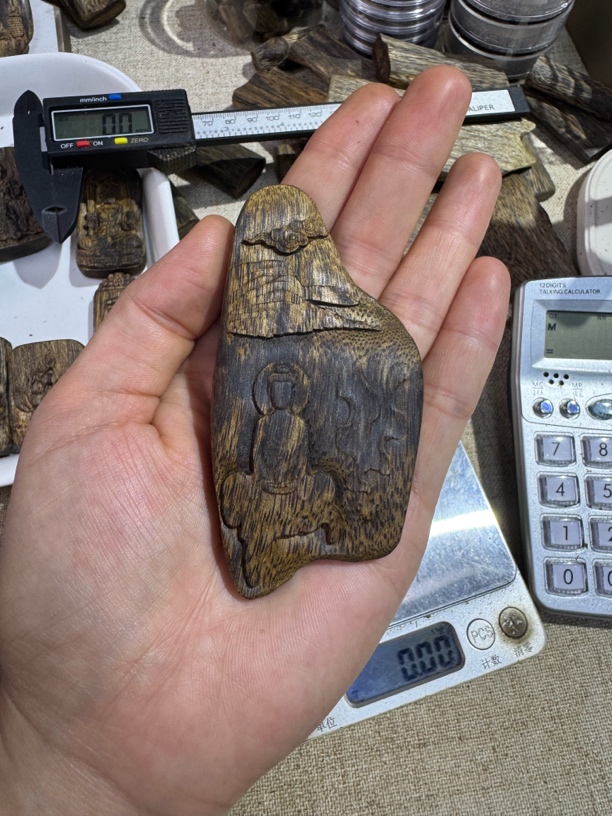 沉香随型（无相佛）20克（宽46mm✖️长93mm✖️厚11mm）