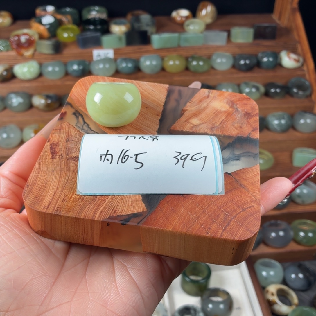 7***爷蛇纹石玉未镶嵌戒指