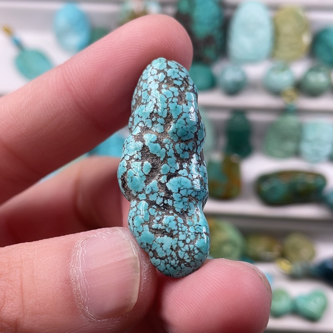 绿松石未镶嵌颈饰