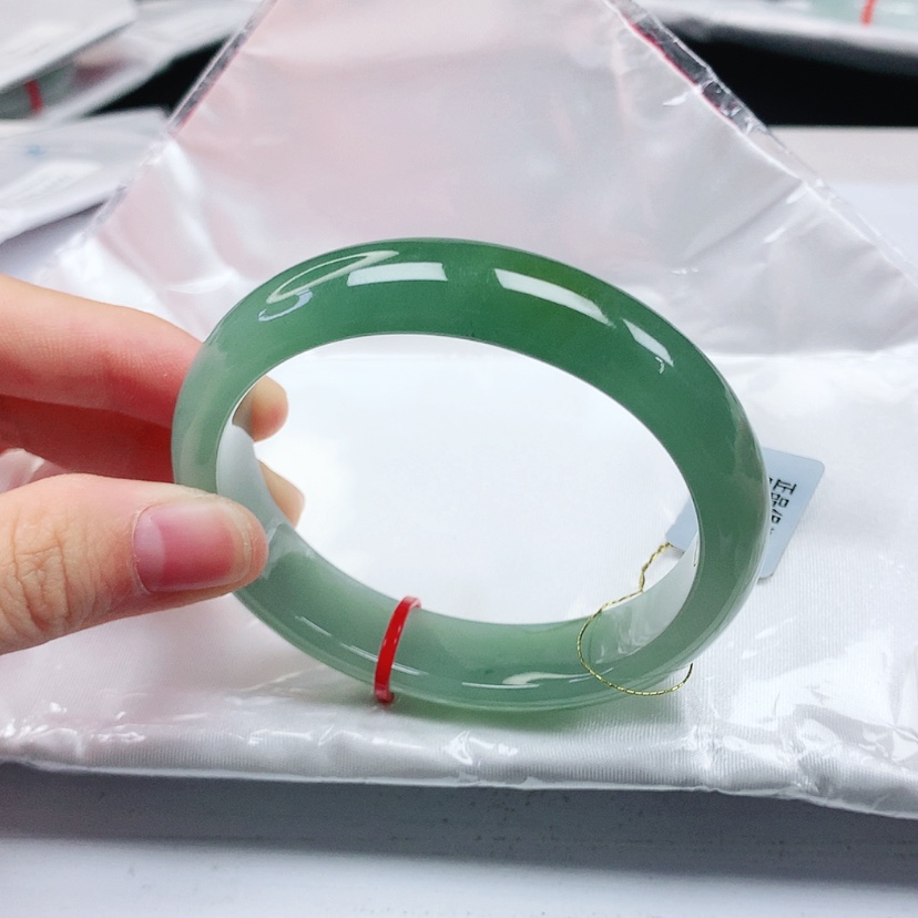 【闪购商品】翡翠手镯（贵妃镯）未镶嵌缅甸天然a货手镯55+